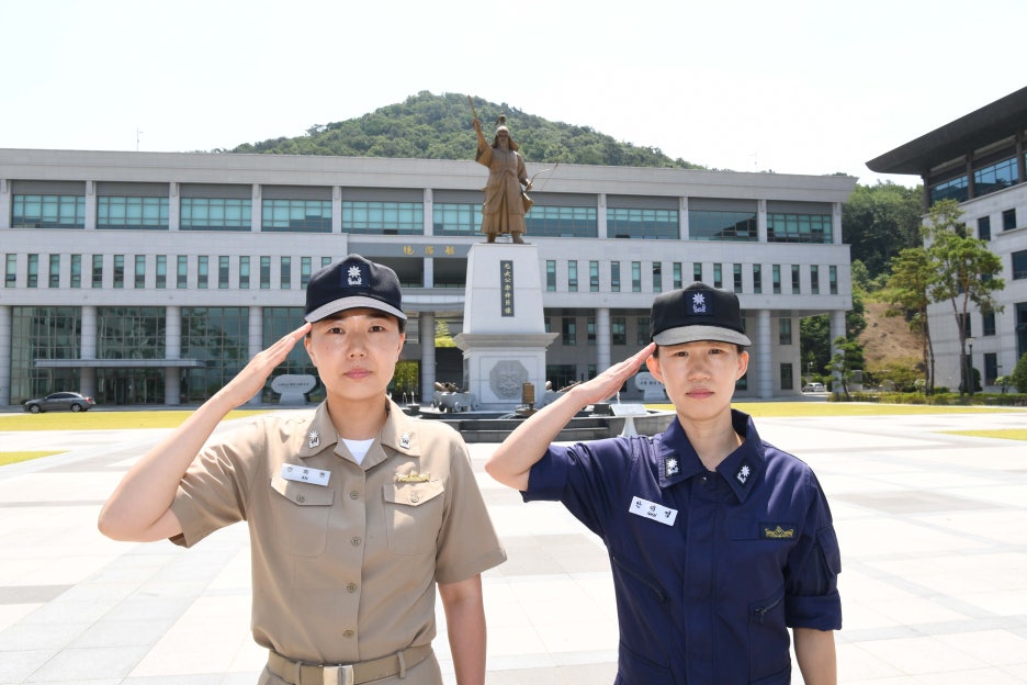 해군 최초 여군 함장 안희현 소령·고속정 편대장 안미영 소령 : 네이버 블로그
