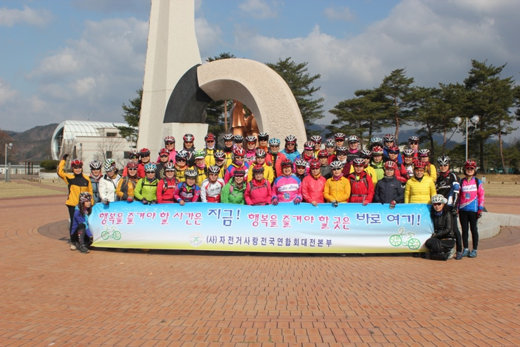 두바퀴로달리는세상 이미지