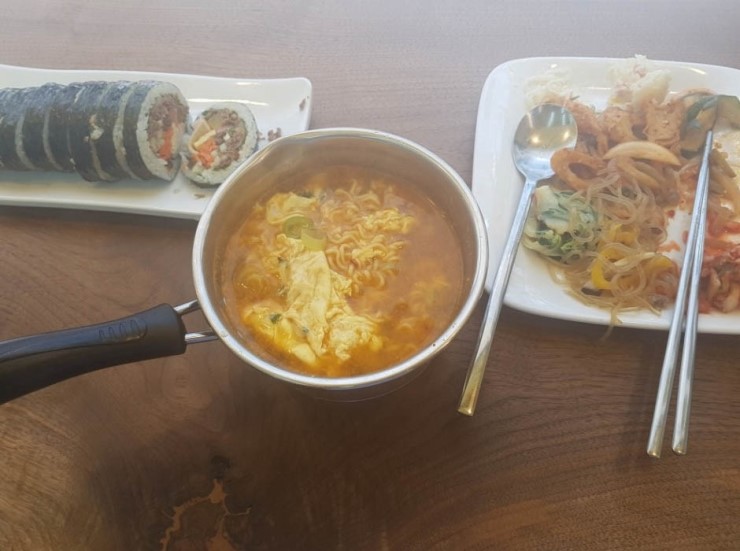 김밥에 라면 이미지