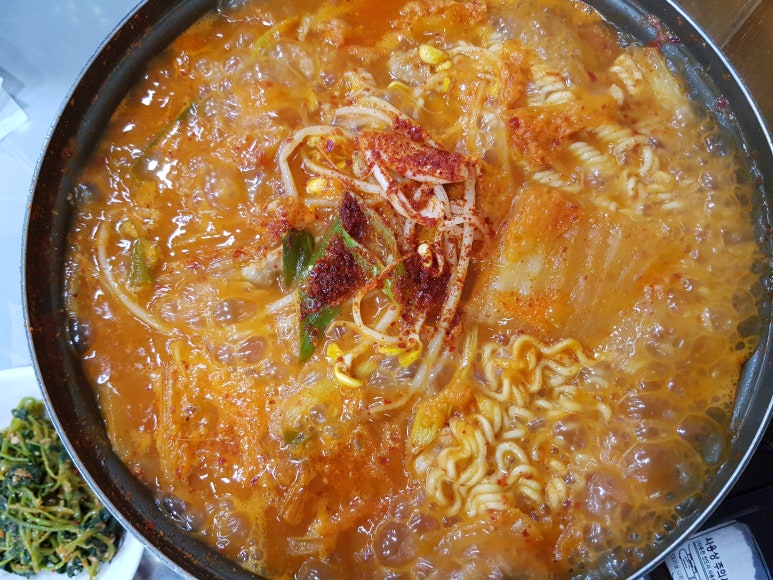 알콩달콩돼지김치찌개 이미지