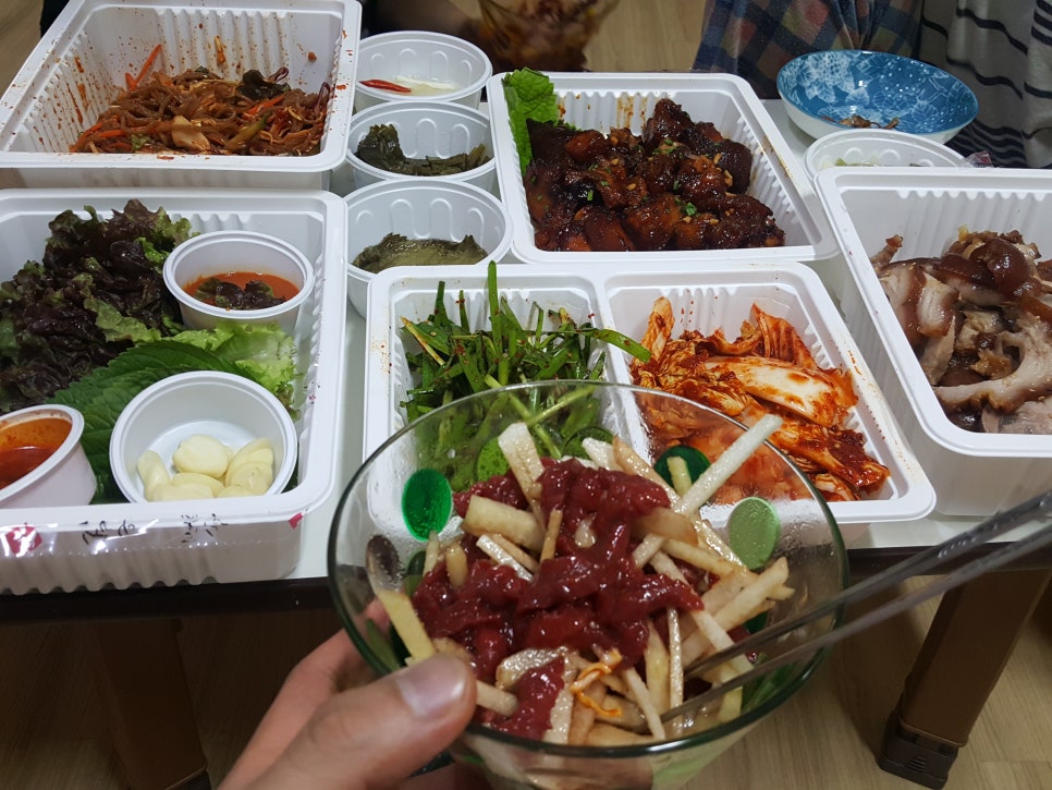 육회랑족발이랑 이미지