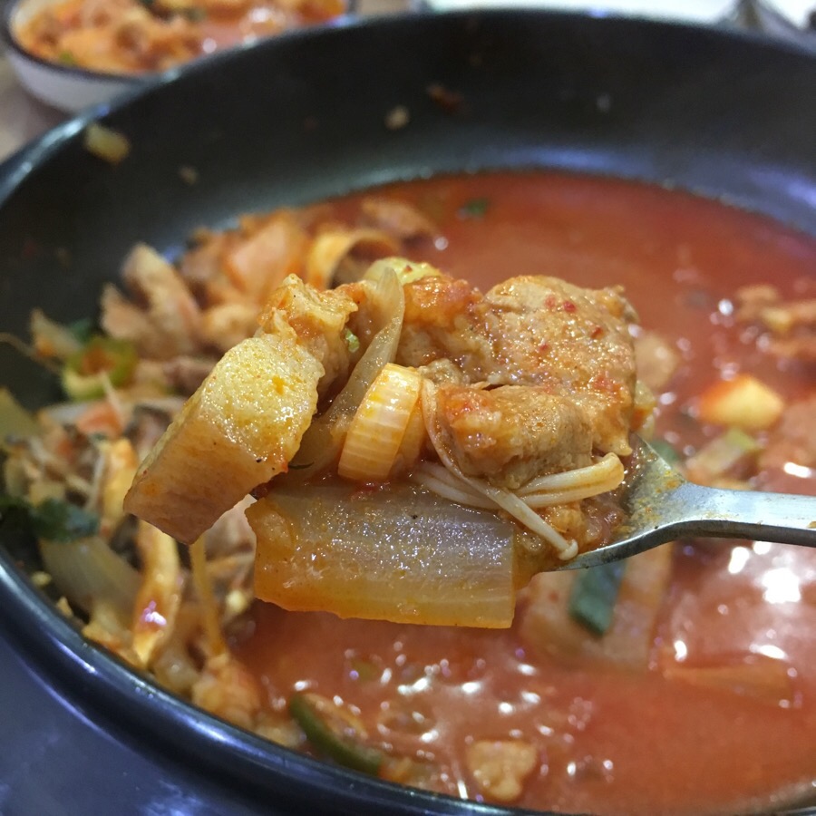 항아리짜글이송어비빔회 이미지
