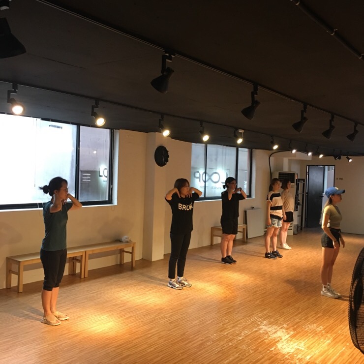 욜로댄스 이미지