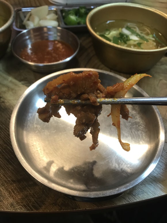 황금 돼지 포차 이미지