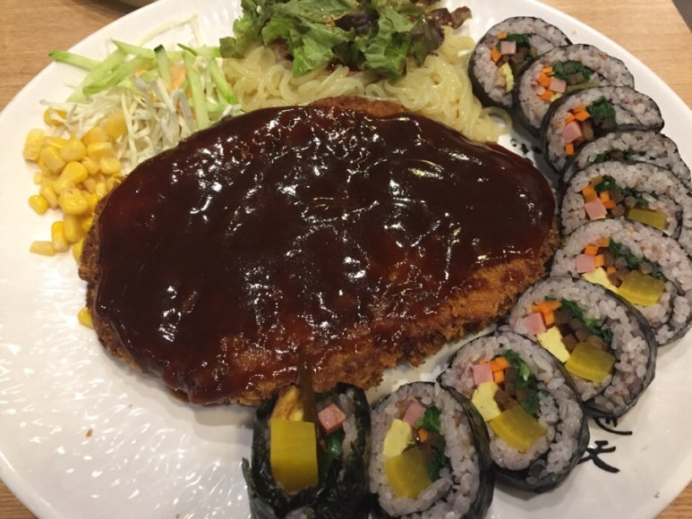 김밥과돈까스 이미지