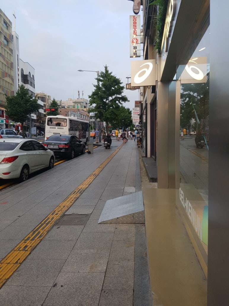 아식스이태원직영점 이미지