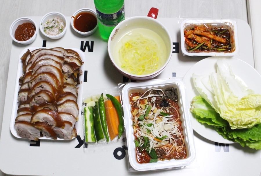 명품웃거리왕족발 이미지