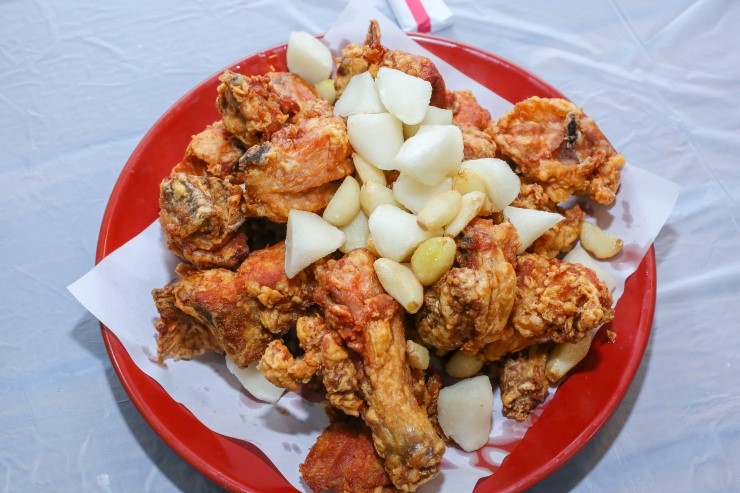 팔경마늘통닭 이미지