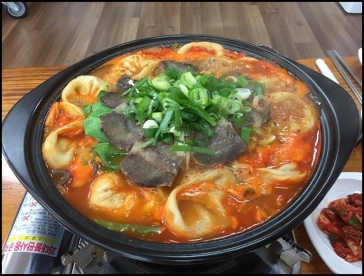 한우만두곰탕 이미지