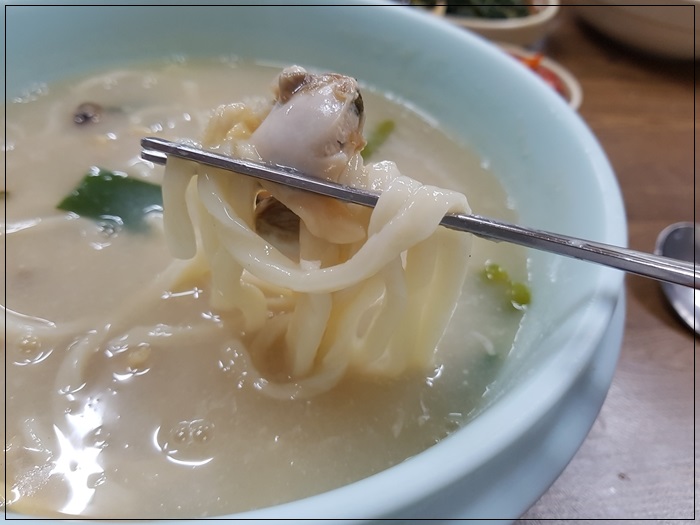 엄지손칼국수 이미지