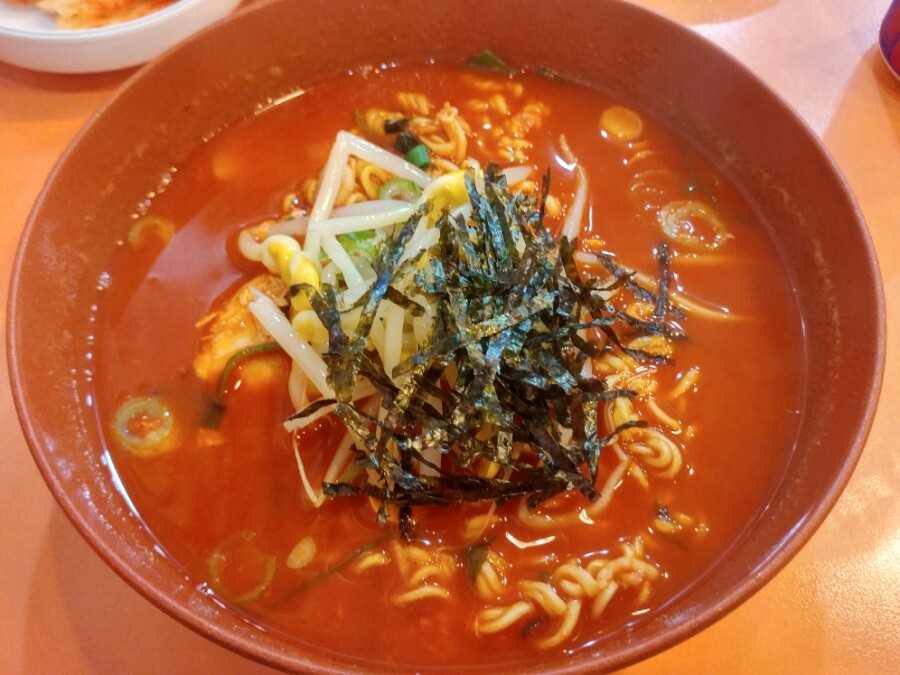 틈새라면 이미지