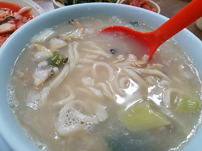 엄지손칼국수 이미지