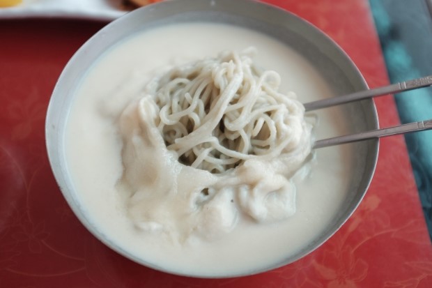 녹차콩물국수 이미지