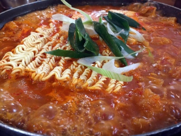 옛날김치돼지찌개 이미지