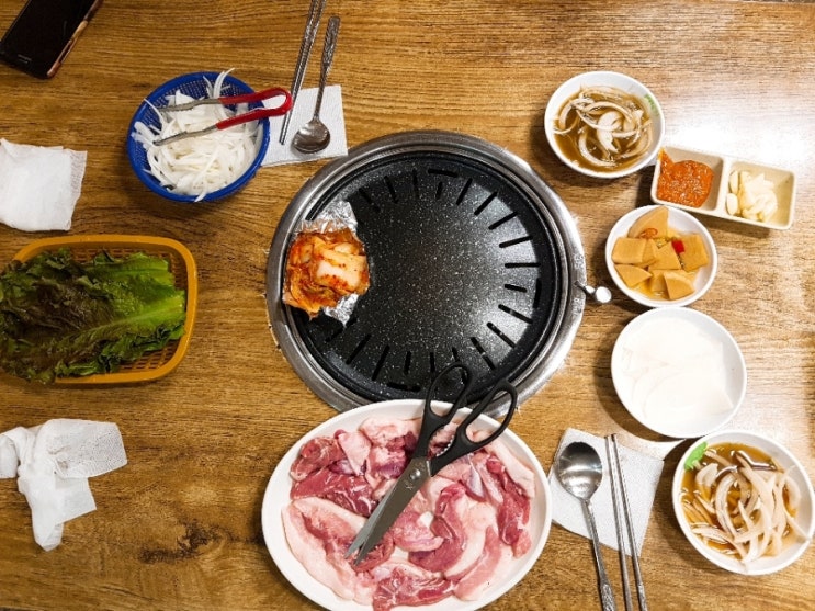 꿀꿀뒷고기 이미지