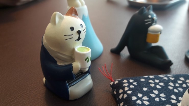 커피마시는고양이 이미지
