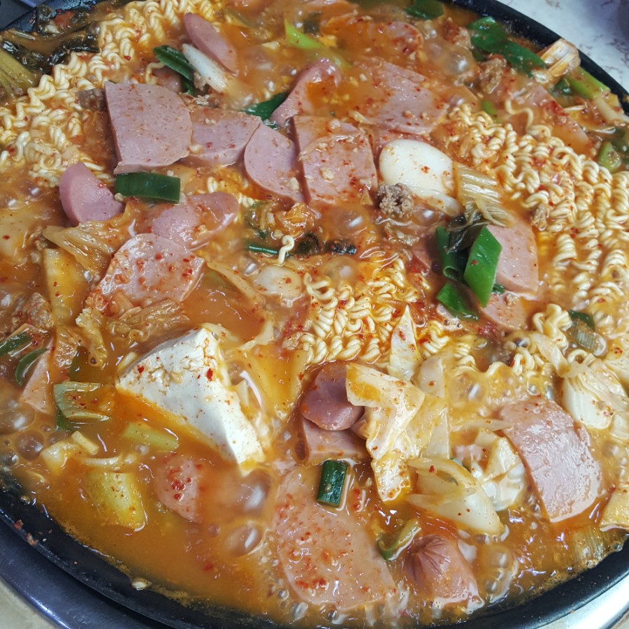 두꺼비 부대찌개 이미지