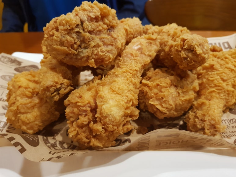 B.H.C 치킨 이미지