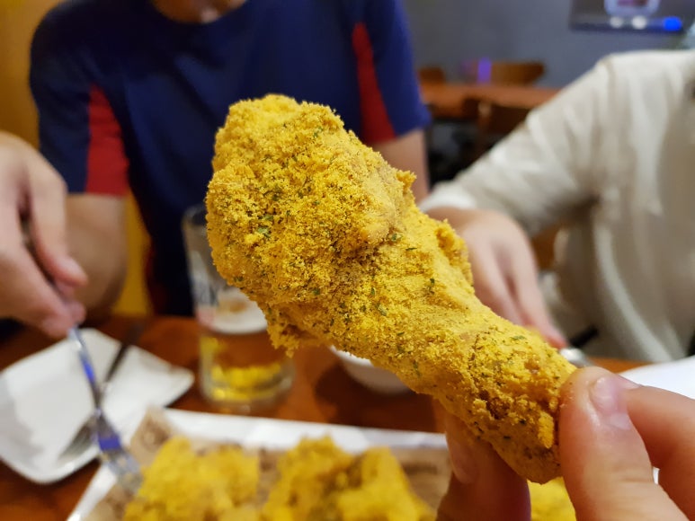 B.H.C 치킨 이미지