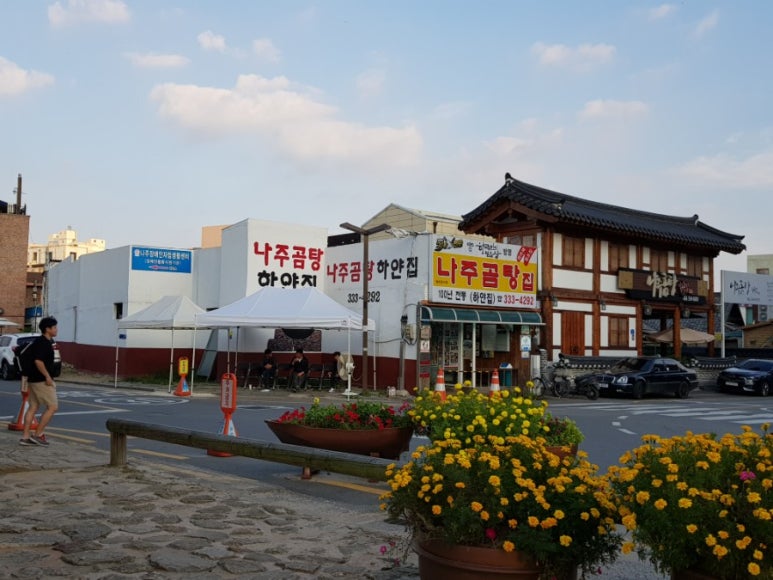 하얀집 이미지