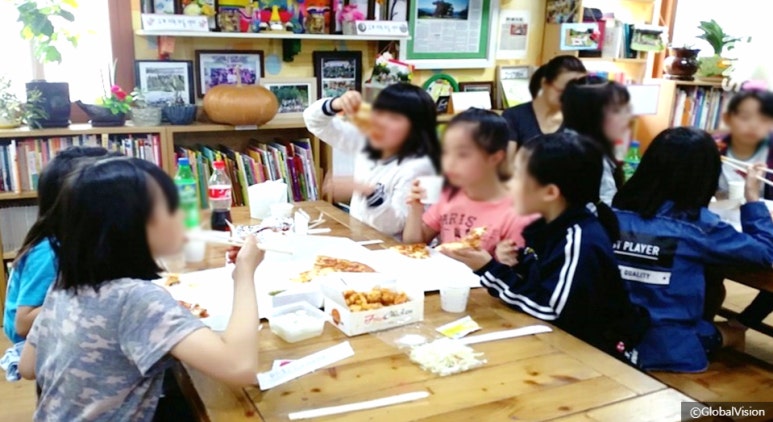 함께 신나는 카페 이미지
