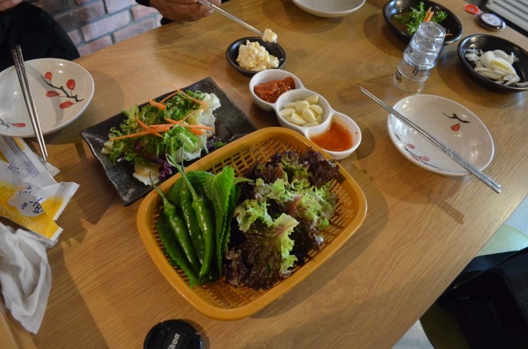 돼지가족 왕족발 이미지