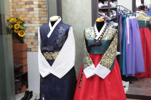 주홍한복 이미지