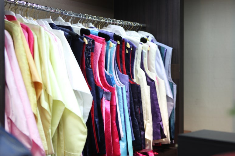 주홍한복 이미지