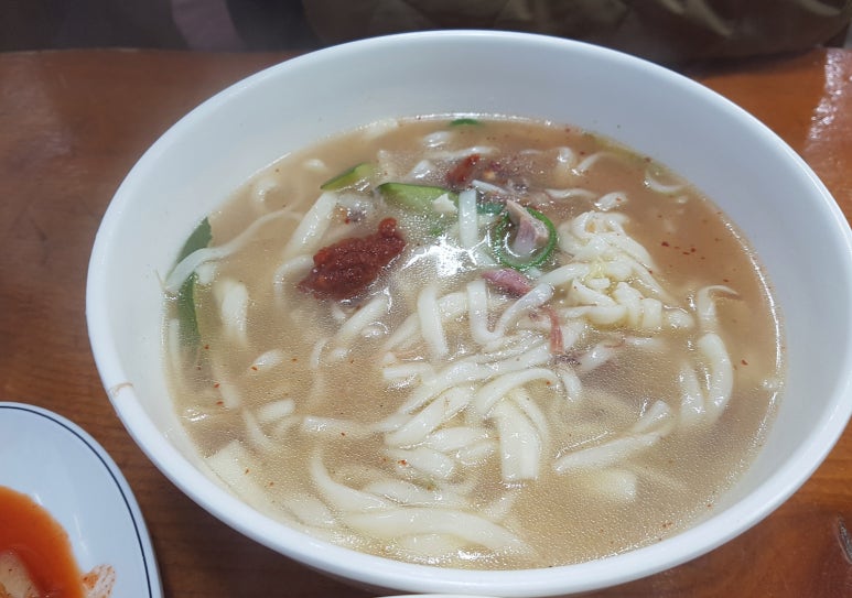 평양칼국수 이미지