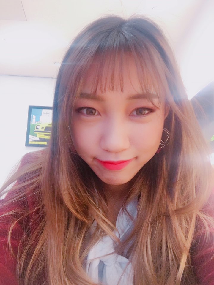 머리에 꽃달다 이미지
