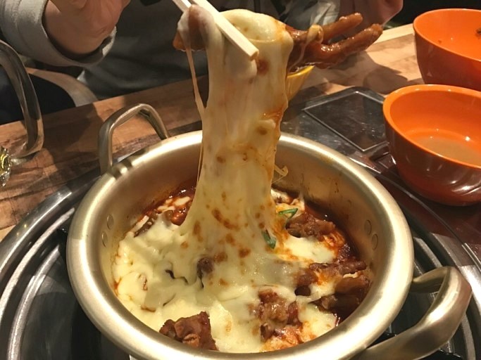 닭발싸롱 이미지