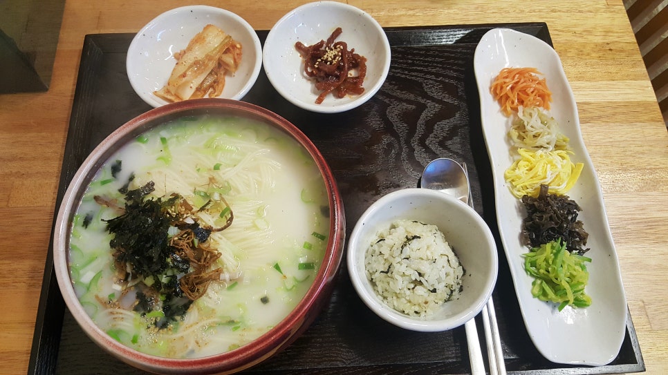 꾸미국수 이미지