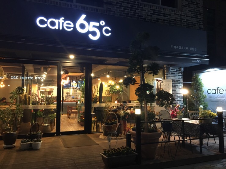 카페65도씨 이미지