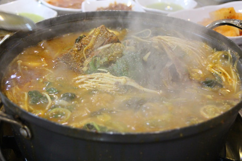 황토 감자탕 이미지