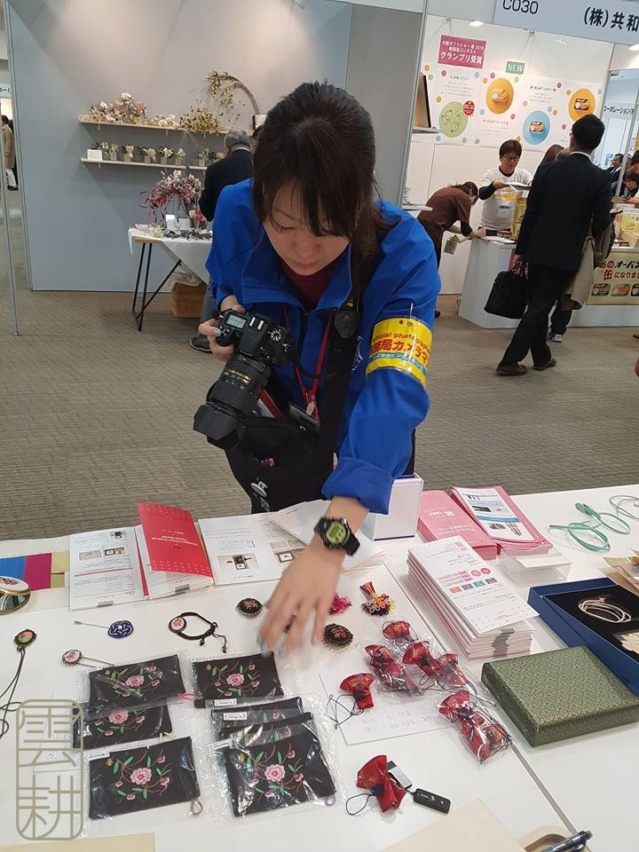 봄빛조명 이미지