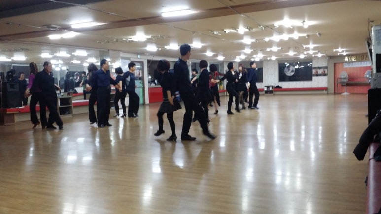 아지트댄스스포츠학원 이미지