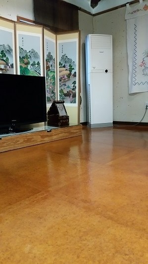 인테리어벽지와장판 이미지