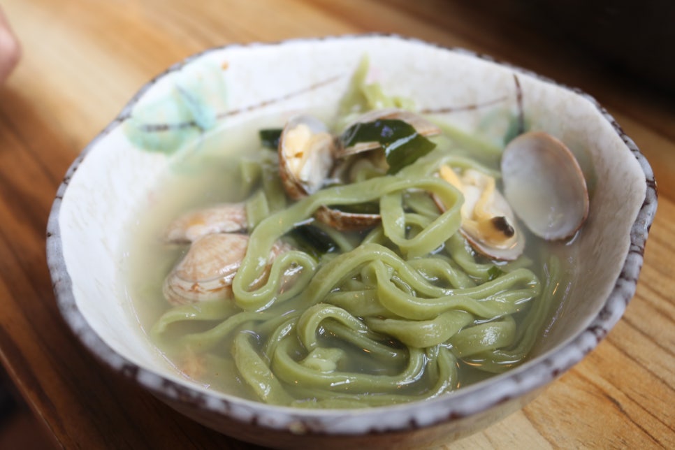 산청뽕잎해물칼국수 이미지