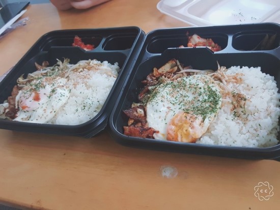 고기가득덮밥 이미지