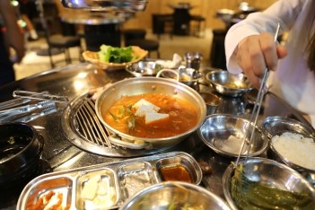 모메든식당 이미지