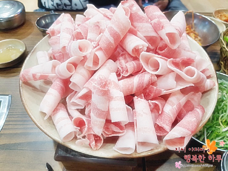 돈다발대패삼겹 이미지
