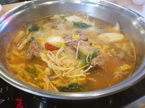 고석환만두전골 이미지