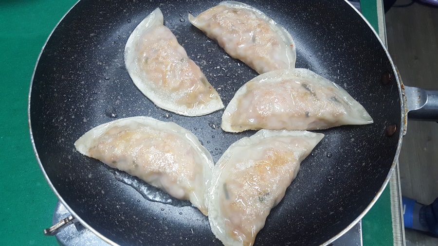 구불리만두 이미지