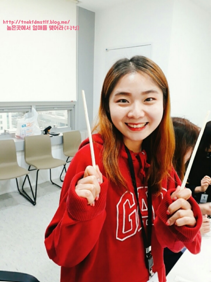 거꾸로 가는 가위 이미지