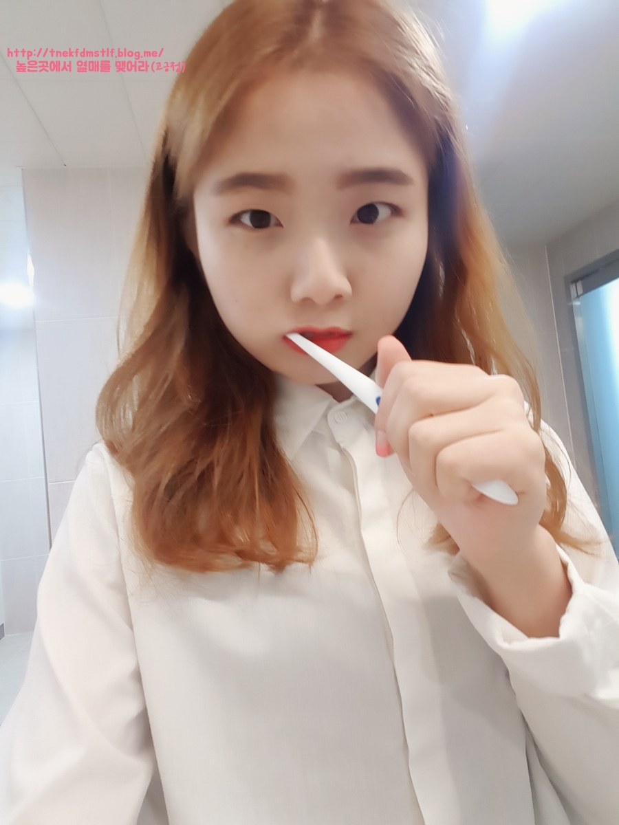 거꾸로 가는 가위 이미지