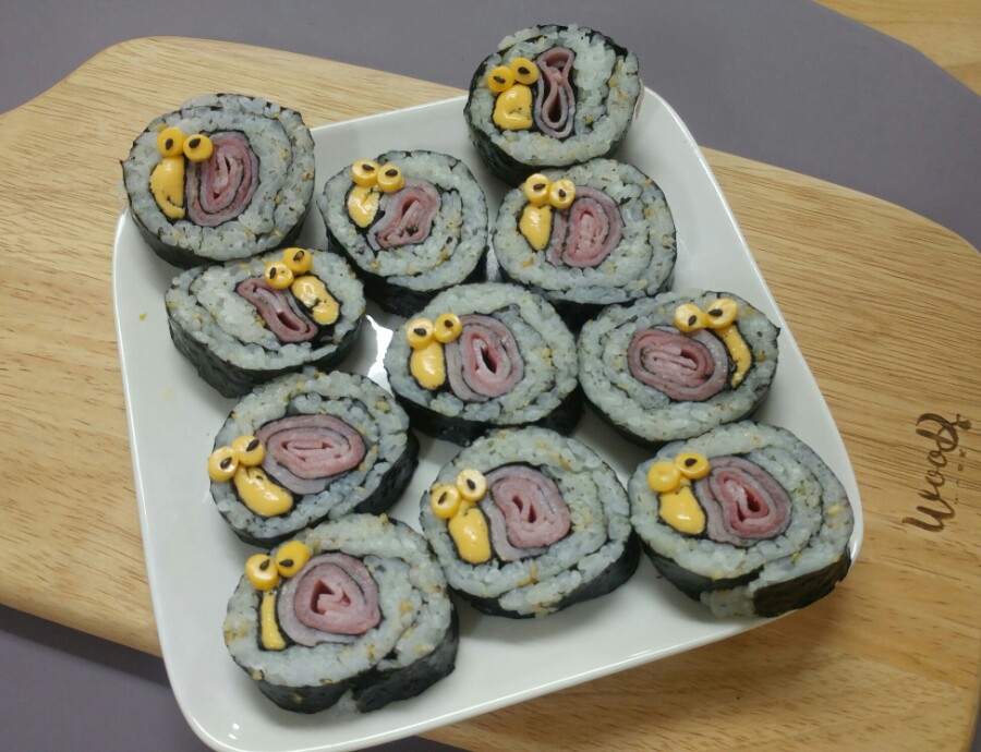 돌돌이 김밥 이미지