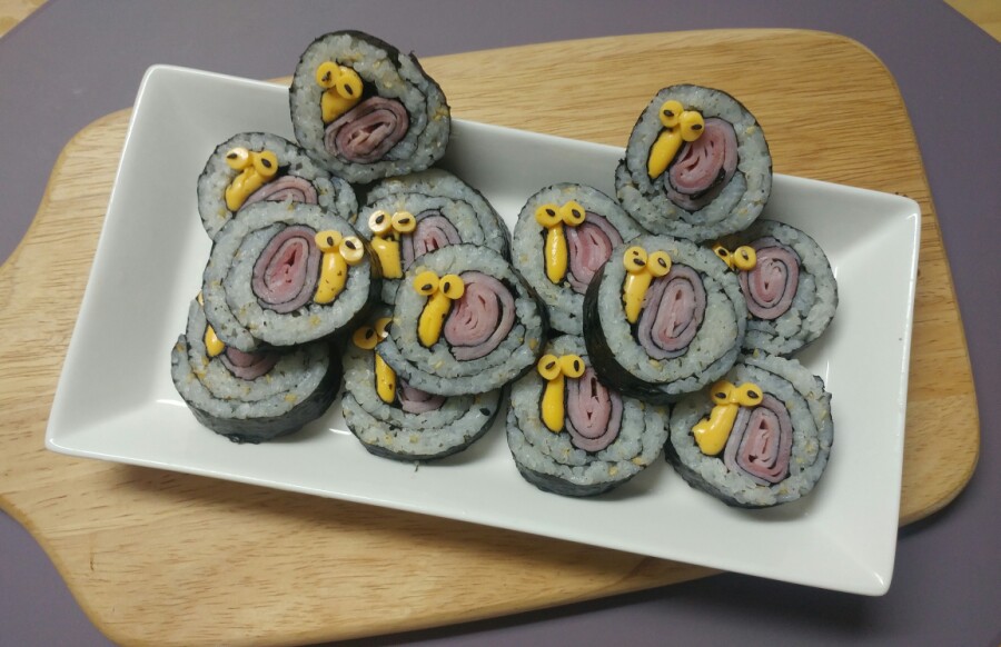 돌돌이 김밥 이미지