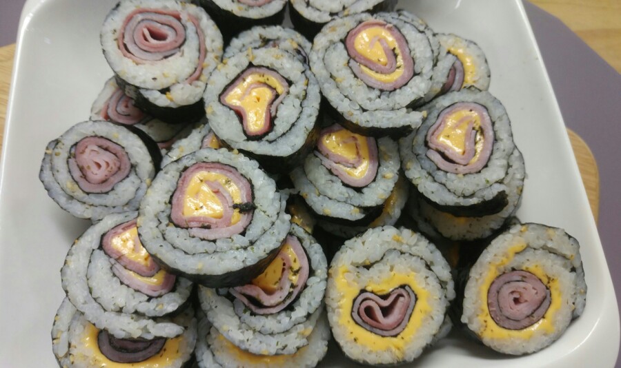돌돌이 김밥 이미지