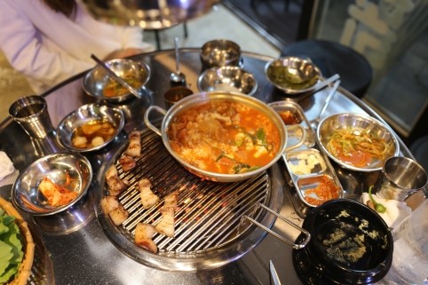 모메든식당 이미지