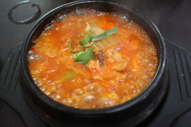 죽여주는 김치찜 이미지